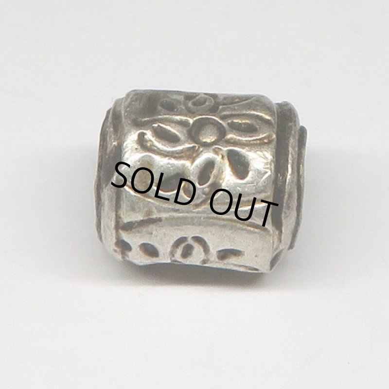 スリン族シルバービーズ（複数在庫あり）