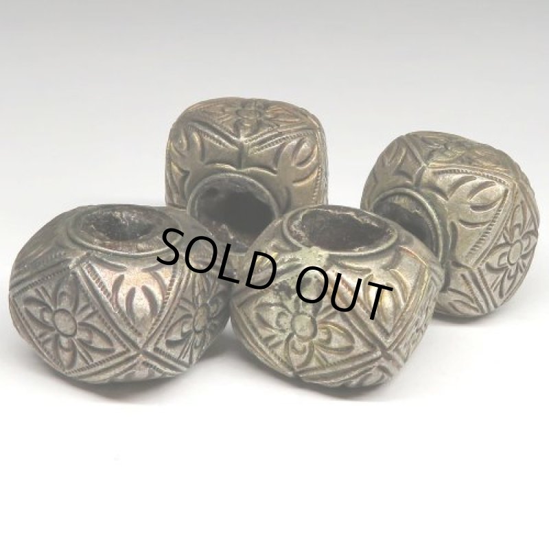 スリン族シルバービーズ（複数在庫あり）