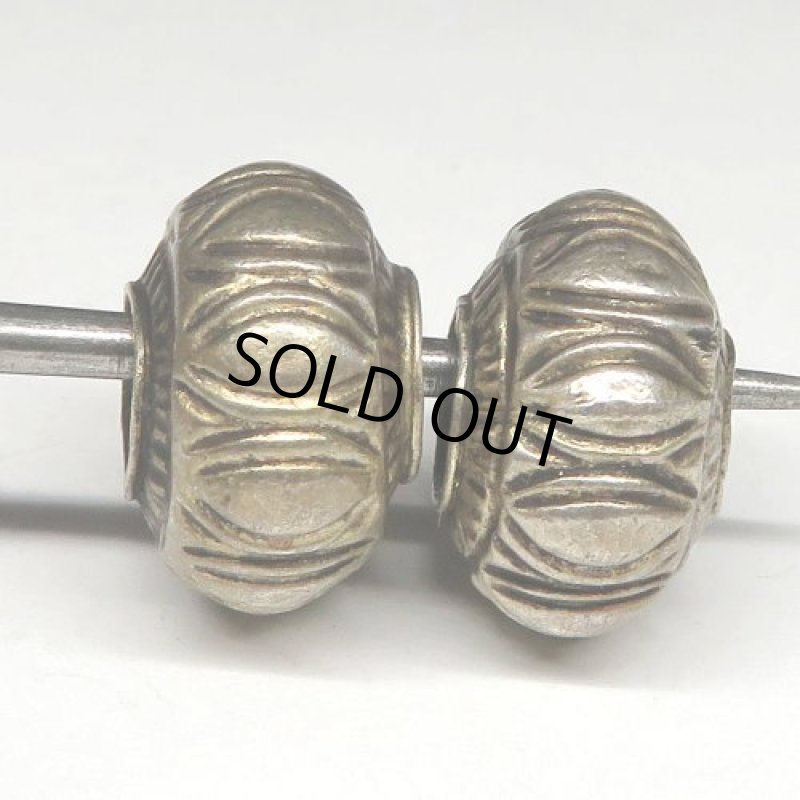 スリン族シルバービーズ 2個セット