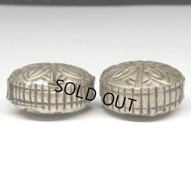 スリン族シルバービーズ 2個セット