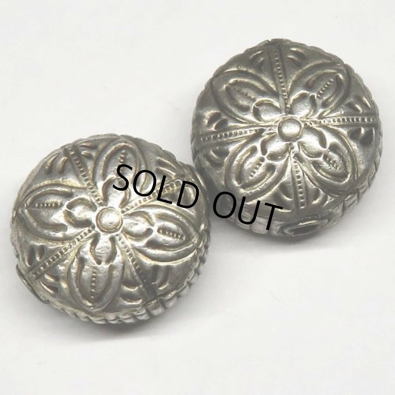 スリン族シルバービーズ 2個セット