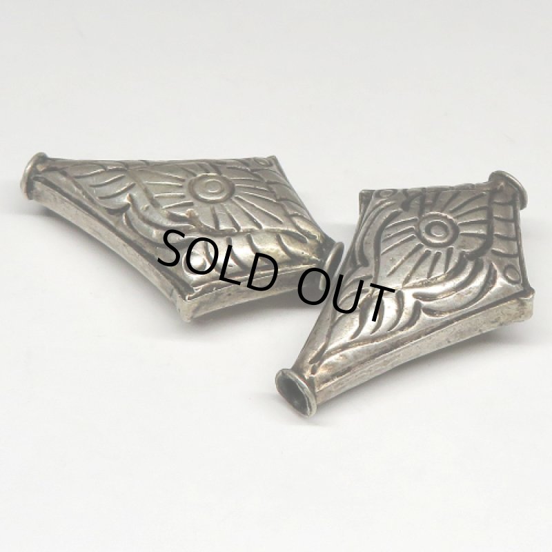 スリン族シルバービーズ　2個セット