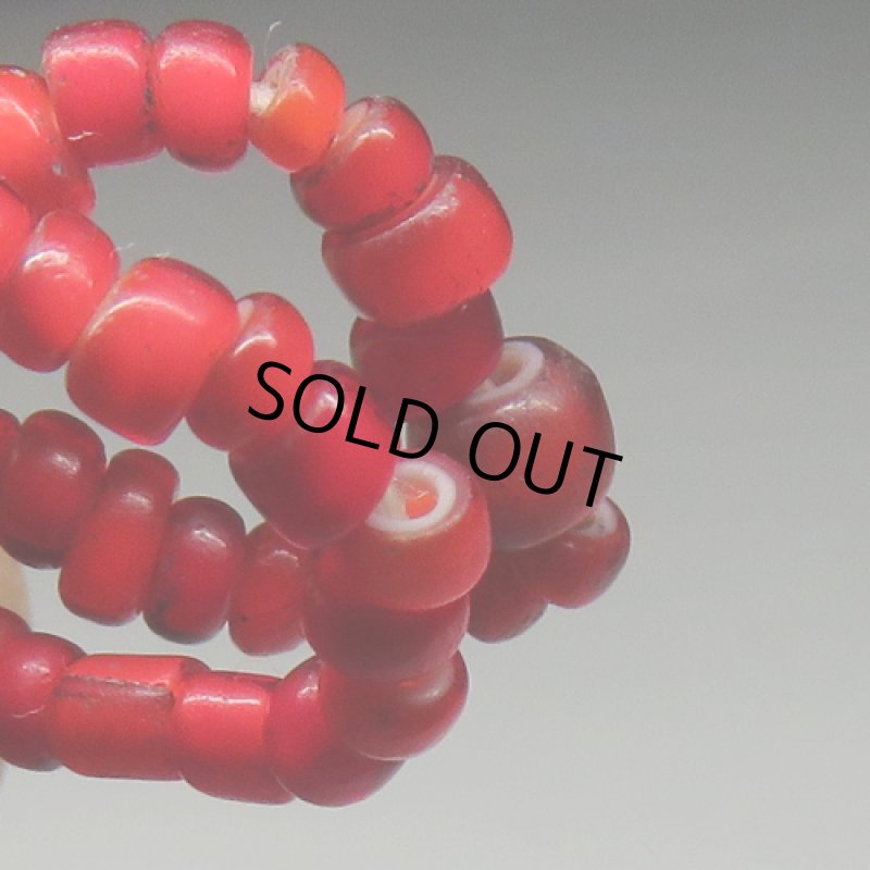 小粒の濃赤ホワイトハーツ連