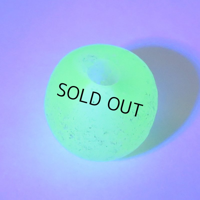 ウランガラス丸玉