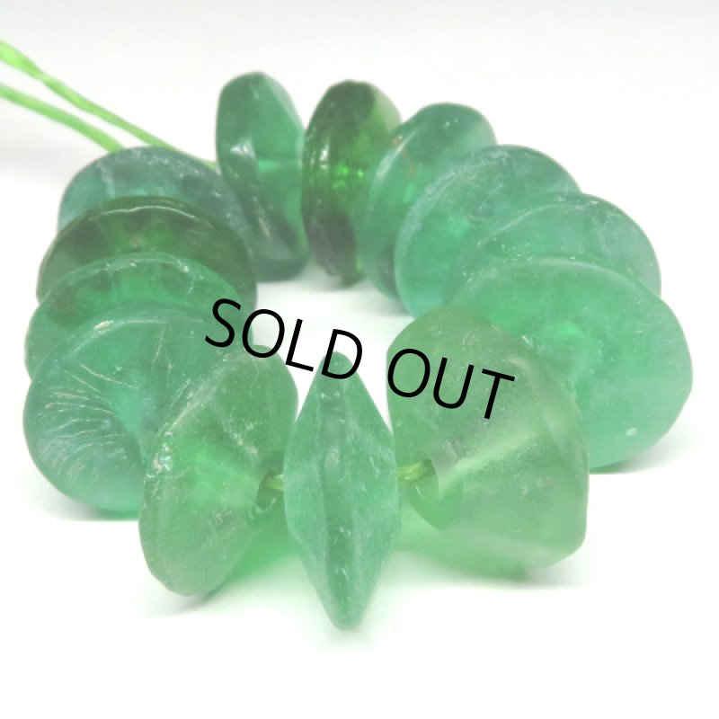 ボヘミアそろばん玉　緑(ウランなし）13個セット