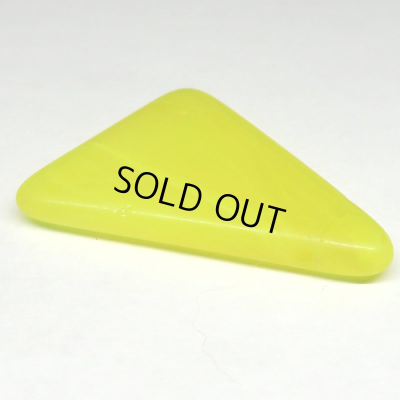 ウェディングビーズ　三角クリア黄