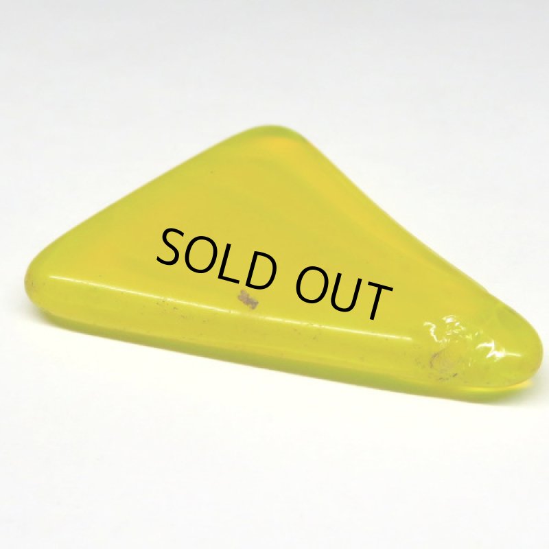 ウェディングビーズ　三角クリア黄　