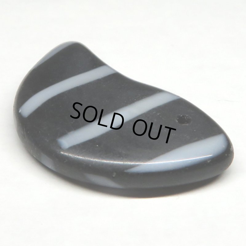 ウェディングビーズ 勾玉型 黒+白